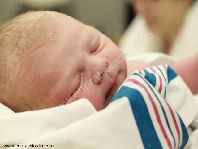 Doktor Yeni Doğan Bebekte İlk Neye Bakar