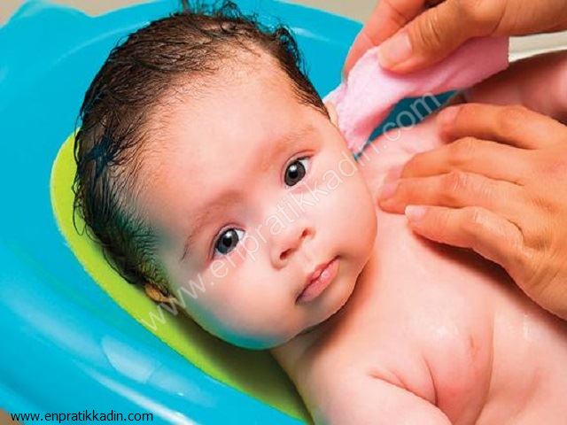 Yeni Doğan Bebekler Ne Sıklıkta Banyo Yapılır